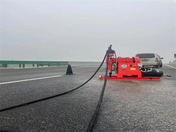 三台马路路基路面开裂下沉注浆加固灌浆